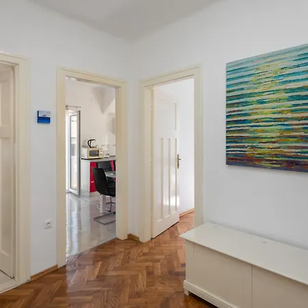 Top Spot Apartment *